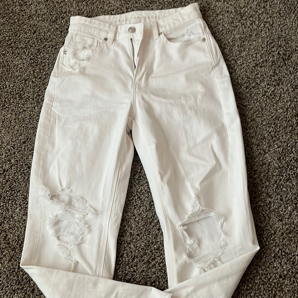 American Eagle Straight Legged mom jeans